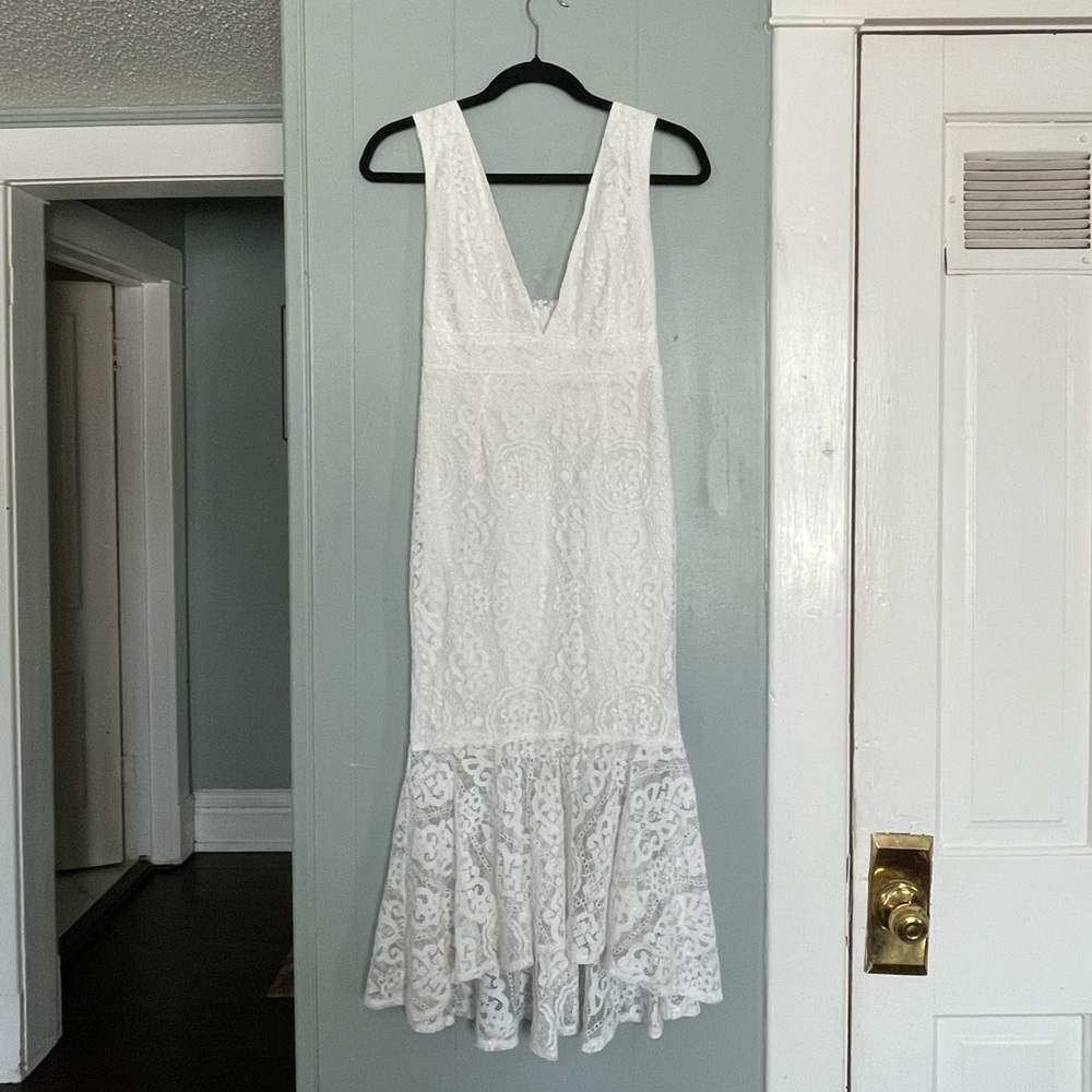 White lace mid-length dress